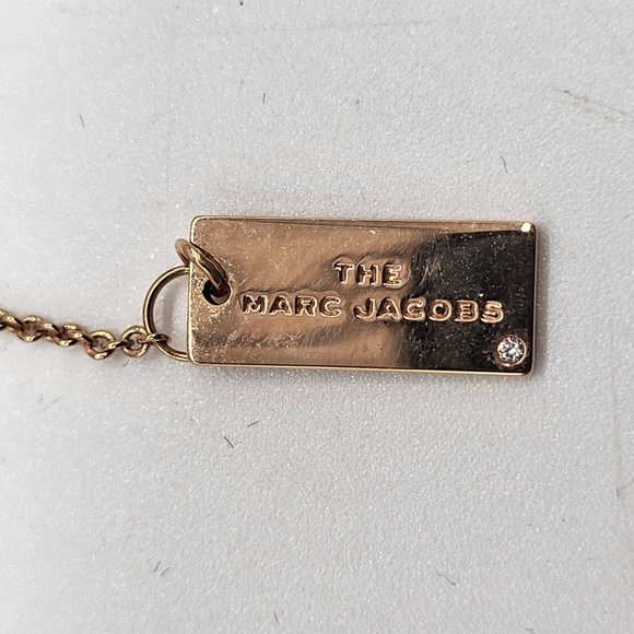 The Marc Jacobs Medallion Pendant Necklace Pink Red Rose Gold Tone - Picture 4 of 7